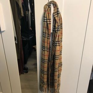 SOLD~ Gorgeous scarf